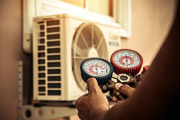 Professional Hvac Repair technician working in Oak Park, MN
